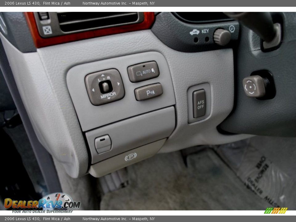 Controls of 2006 Lexus LS 430 Photo #13