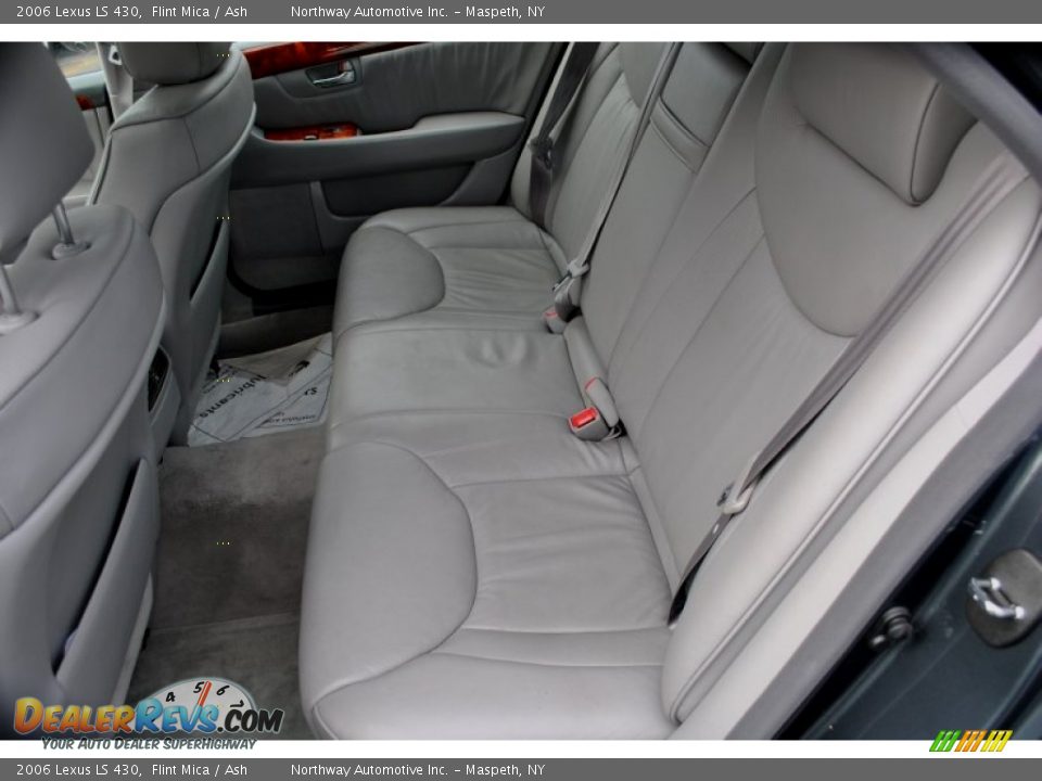 Rear Seat of 2006 Lexus LS 430 Photo #18