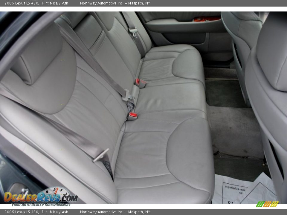 Rear Seat of 2006 Lexus LS 430 Photo #19