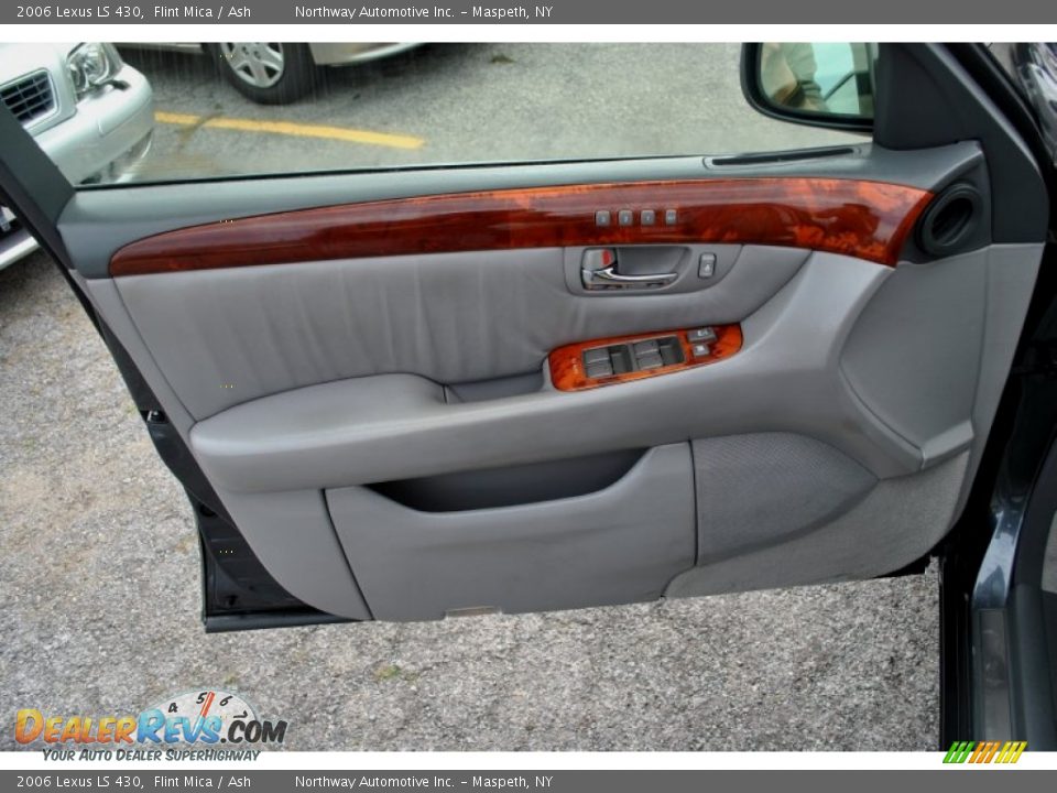 Door Panel of 2006 Lexus LS 430 Photo #23