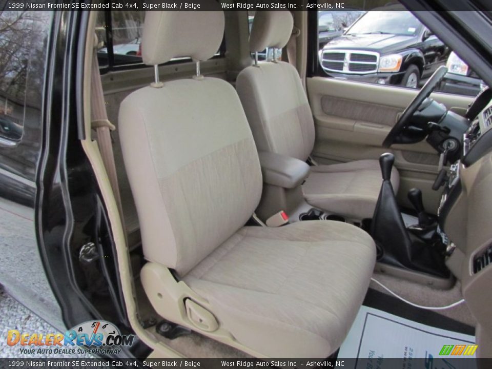 Beige Interior - 1999 Nissan Frontier SE Extended Cab 4x4 Photo #14