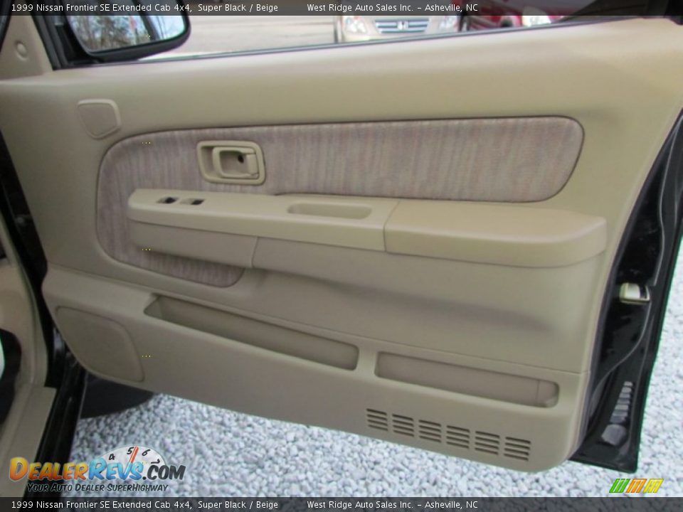 Door Panel of 1999 Nissan Frontier SE Extended Cab 4x4 Photo #16