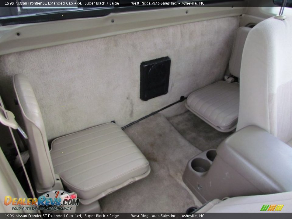 Beige Interior - 1999 Nissan Frontier SE Extended Cab 4x4 Photo #17