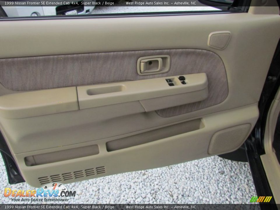 1999 Nissan Frontier SE Extended Cab 4x4 Super Black / Beige Photo #18