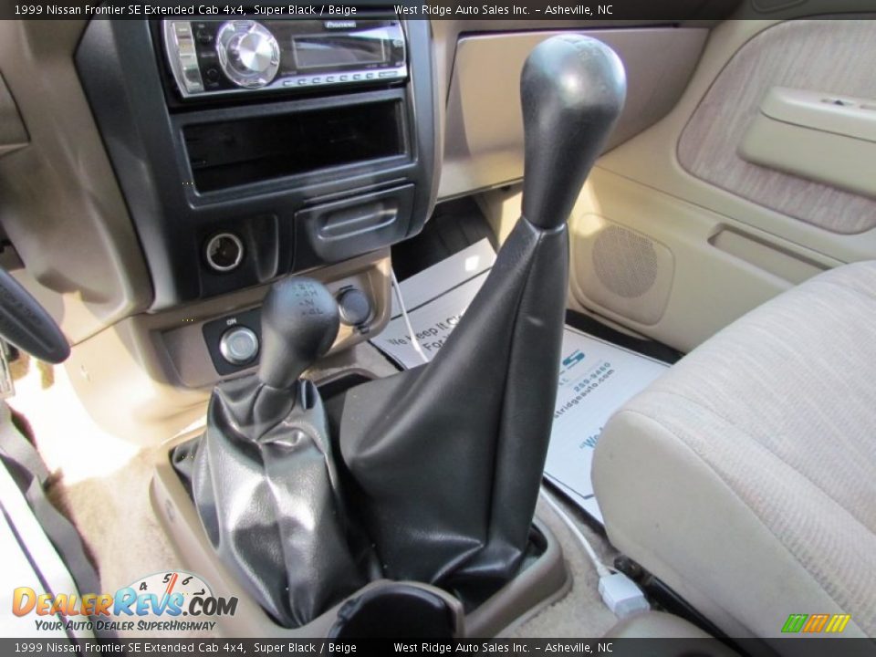 1999 Nissan Frontier SE Extended Cab 4x4 Shifter Photo #26