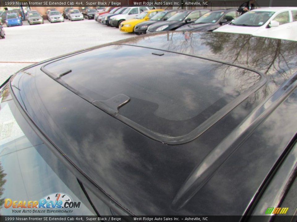 1999 Nissan Frontier SE Extended Cab 4x4 Super Black / Beige Photo #27