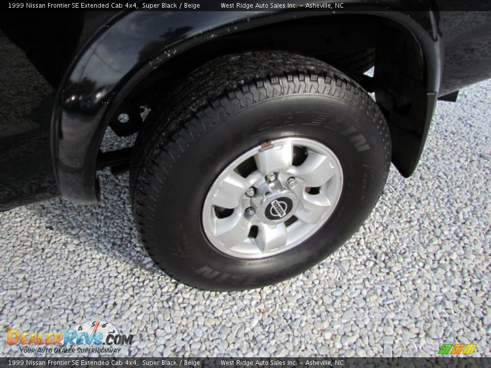 1999 Nissan Frontier SE Extended Cab 4x4 Super Black / Beige Photo #29