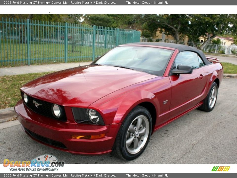 Front 3/4 View of 2005 Ford Mustang GT Premium Convertible Photo #1