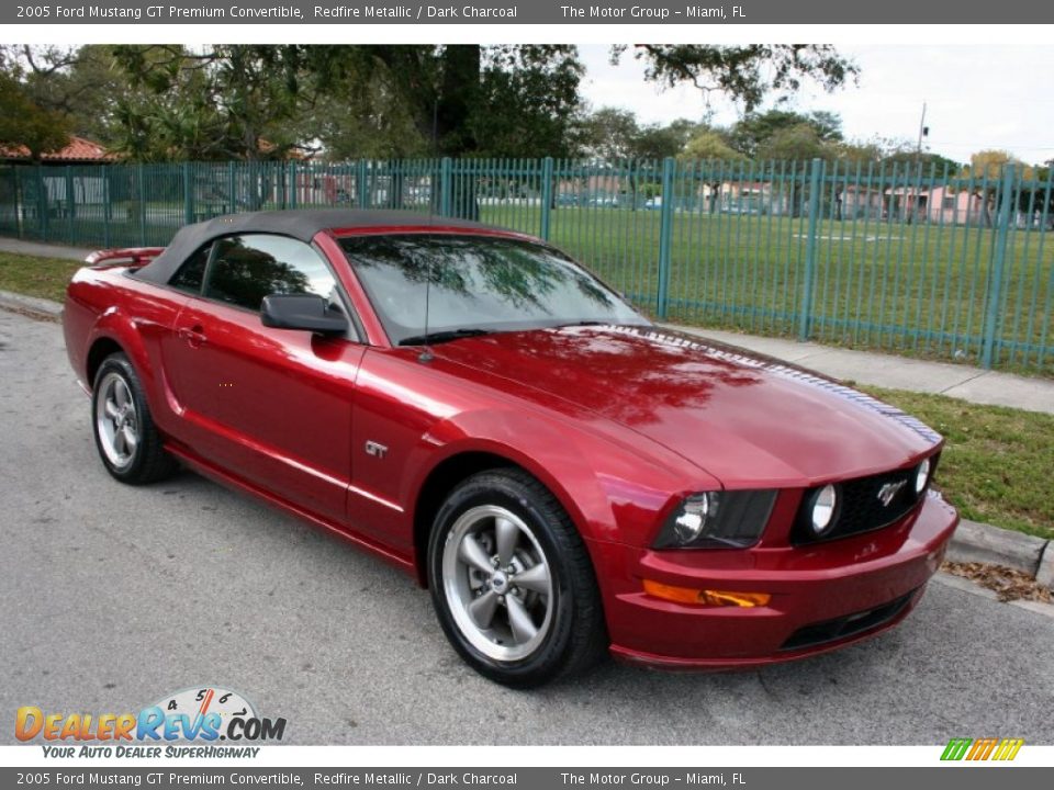 Front 3/4 View of 2005 Ford Mustang GT Premium Convertible Photo #16