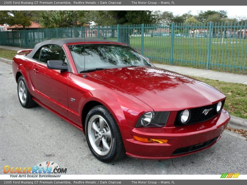 Front 3/4 View of 2005 Ford Mustang GT Premium Convertible Photo #17