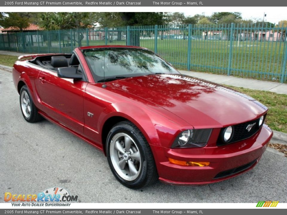Front 3/4 View of 2005 Ford Mustang GT Premium Convertible Photo #25