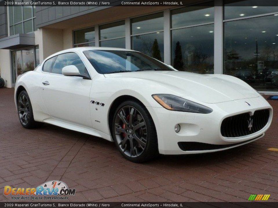 Front 3/4 View of 2009 Maserati GranTurismo S Photo #7