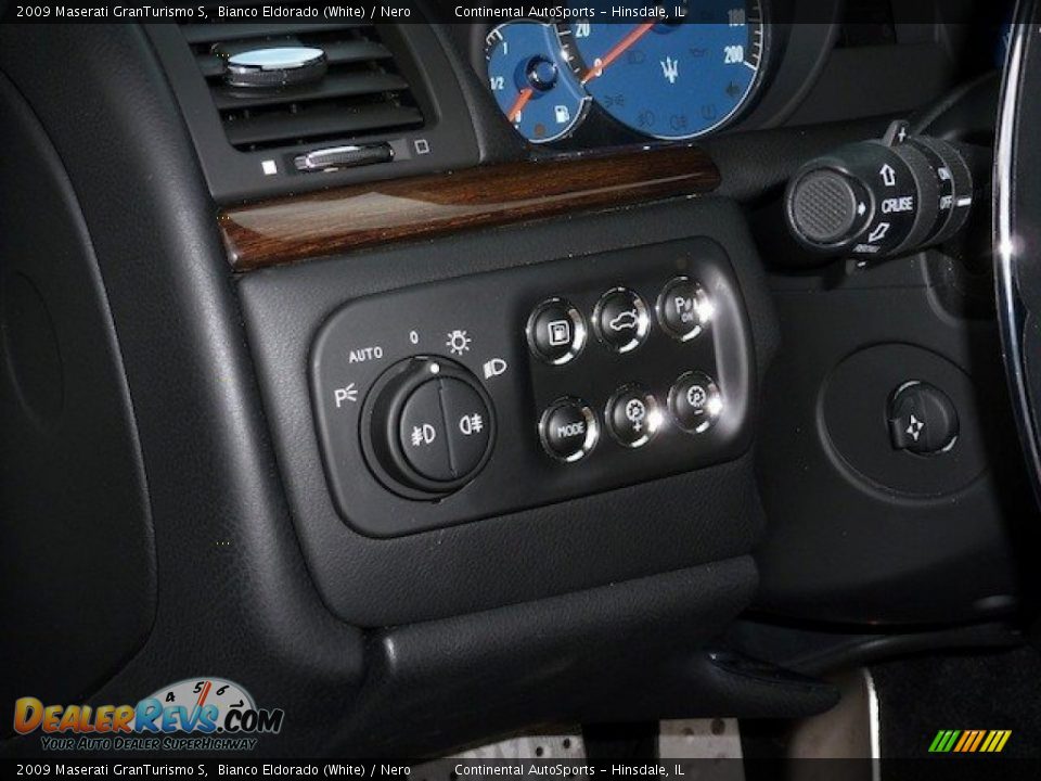 Controls of 2009 Maserati GranTurismo S Photo #22