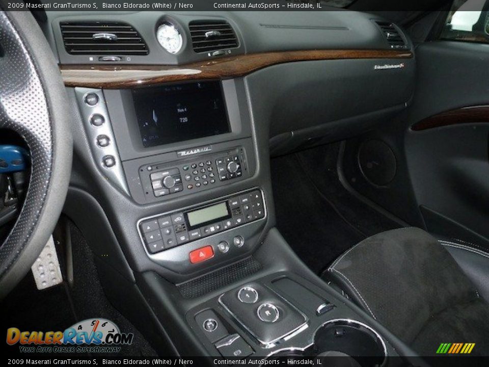 Controls of 2009 Maserati GranTurismo S Photo #32