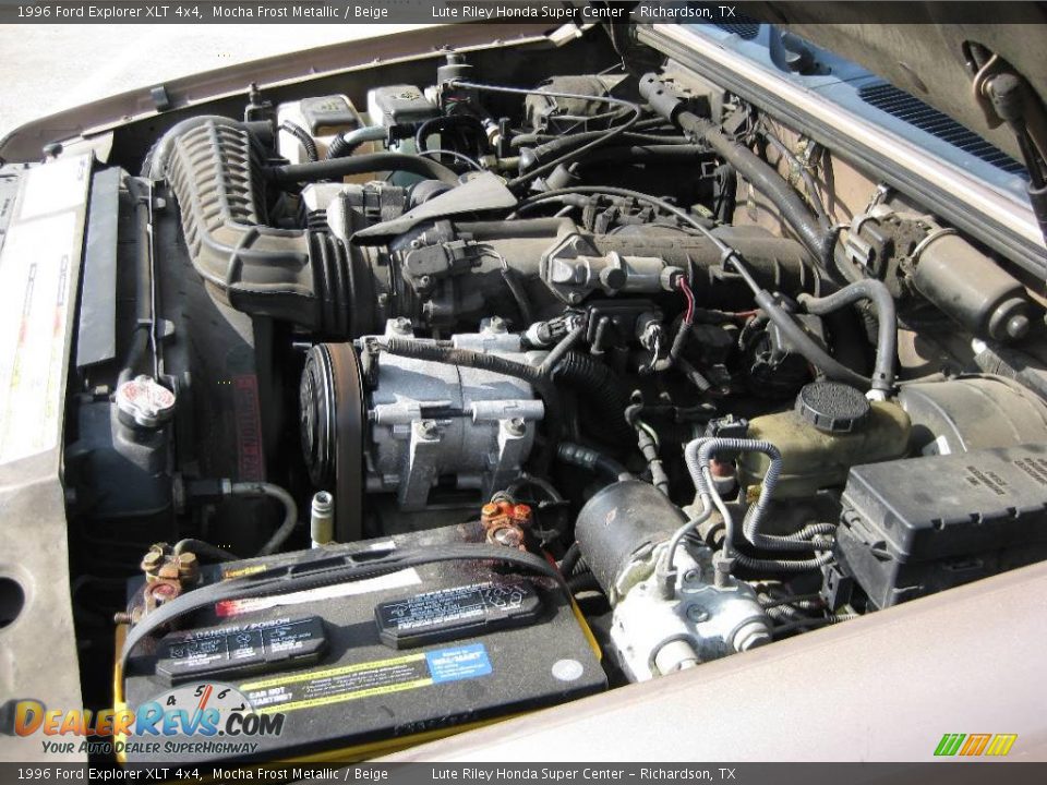 1996 Ford Explorer XLT 4x4 Mocha Frost Metallic / Beige Photo #10