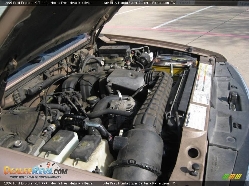 1996 Ford Explorer XLT 4x4 Mocha Frost Metallic / Beige Photo #11