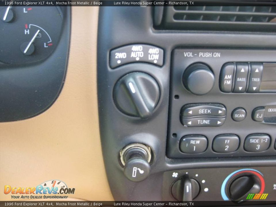 1996 Ford Explorer XLT 4x4 Mocha Frost Metallic / Beige Photo #22