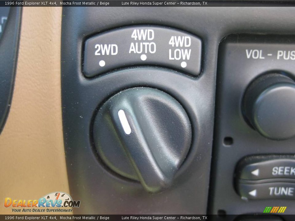 1996 Ford Explorer XLT 4x4 Mocha Frost Metallic / Beige Photo #23