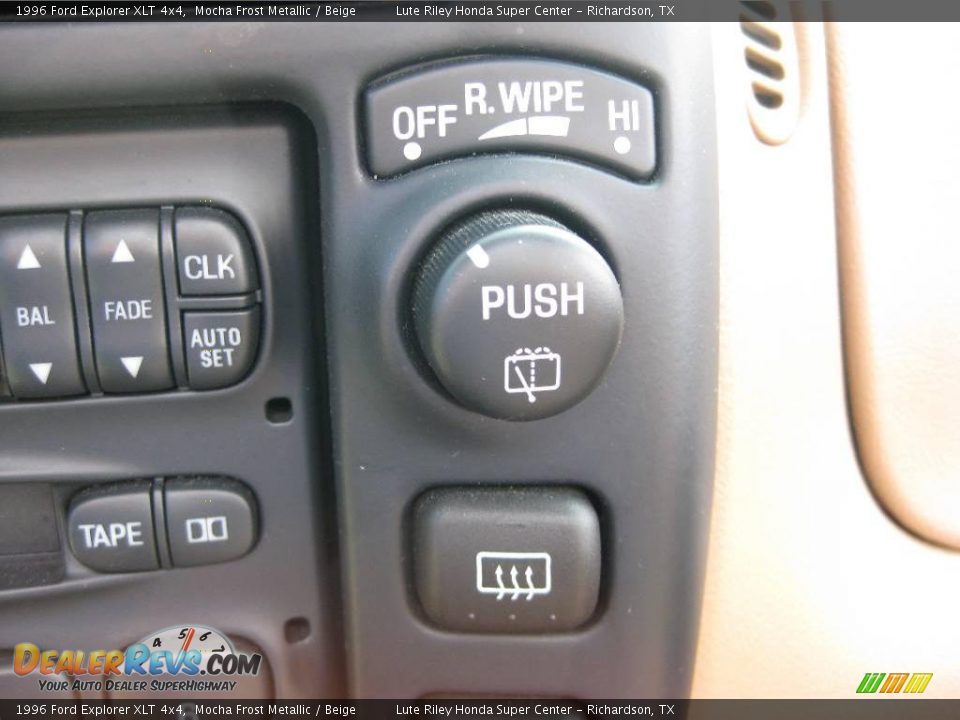 1996 Ford Explorer XLT 4x4 Mocha Frost Metallic / Beige Photo #25