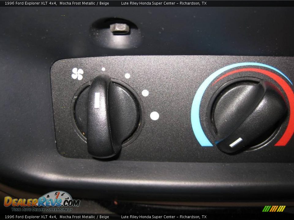 1996 Ford Explorer XLT 4x4 Mocha Frost Metallic / Beige Photo #26