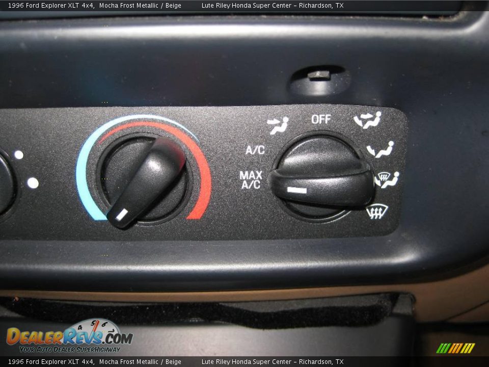 1996 Ford Explorer XLT 4x4 Mocha Frost Metallic / Beige Photo #27