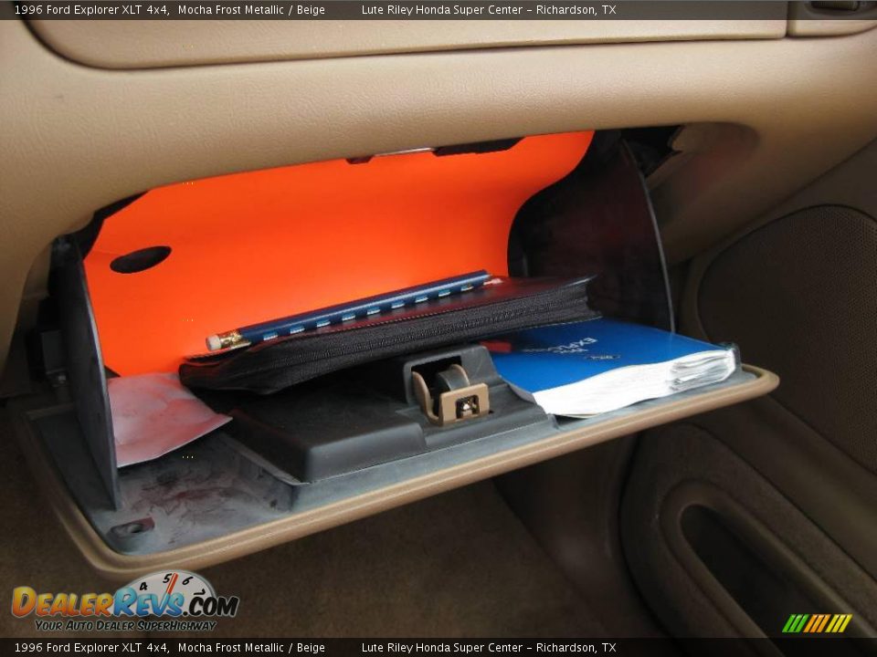 1996 Ford Explorer XLT 4x4 Mocha Frost Metallic / Beige Photo #32