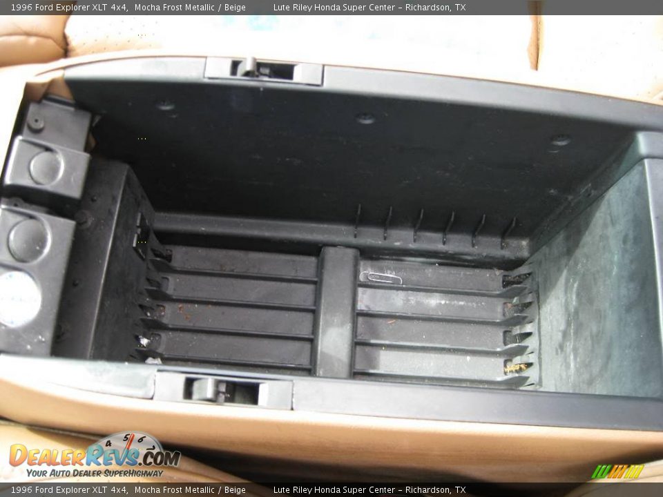 1996 Ford Explorer XLT 4x4 Mocha Frost Metallic / Beige Photo #34