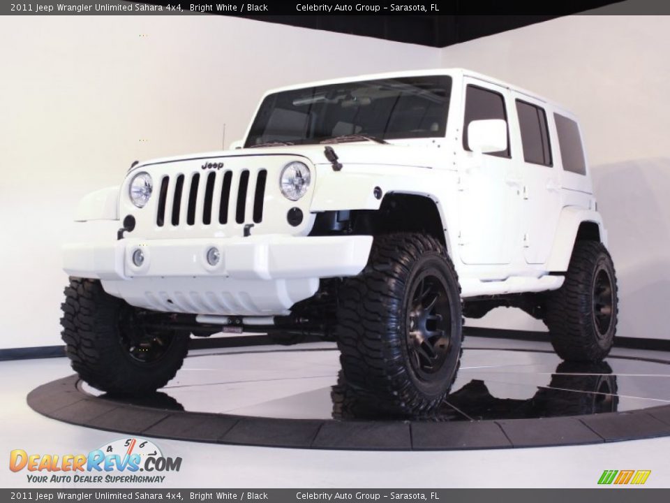 2011 Jeep Wrangler Unlimited Sahara 4x4 Bright White / Black Photo #3