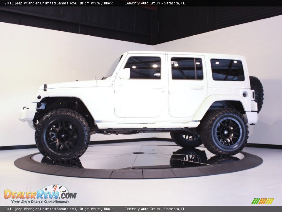 2011 Jeep Wrangler Unlimited Sahara 4x4 Bright White / Black Photo #4