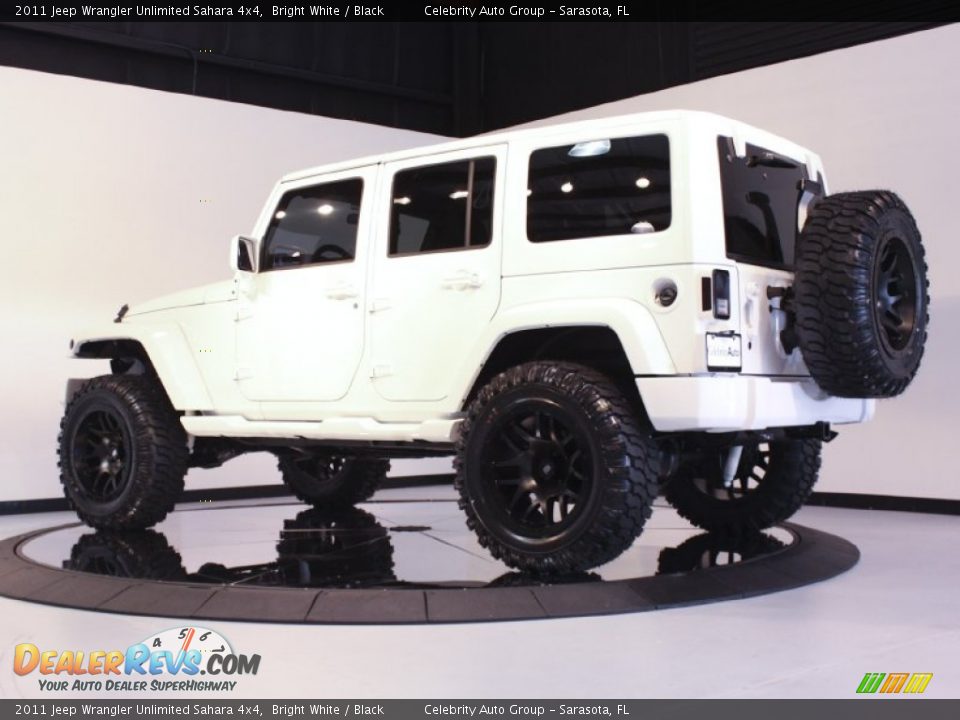 2011 Jeep Wrangler Unlimited Sahara 4x4 Bright White / Black Photo #5