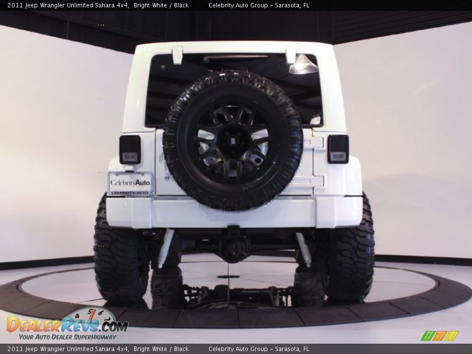 2011 Jeep Wrangler Unlimited Sahara 4x4 Bright White / Black Photo #6