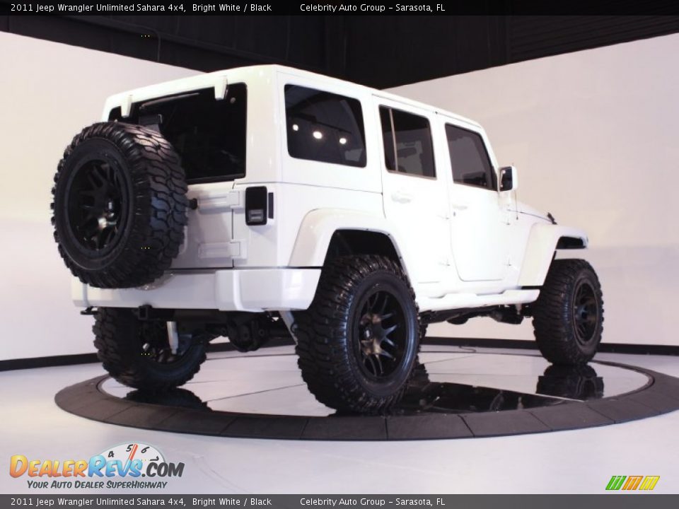 2011 Jeep Wrangler Unlimited Sahara 4x4 Bright White / Black Photo #7