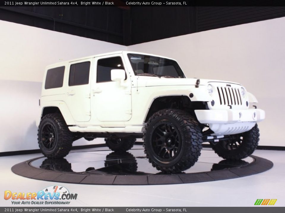 2011 Jeep Wrangler Unlimited Sahara 4x4 Bright White / Black Photo #9