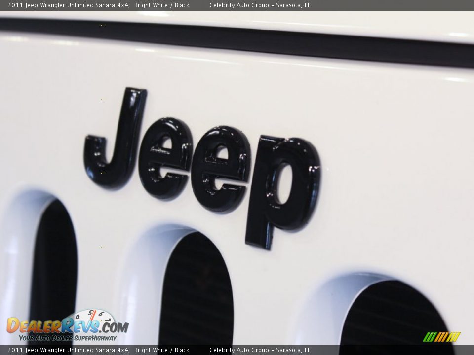 2011 Jeep Wrangler Unlimited Sahara 4x4 Bright White / Black Photo #12