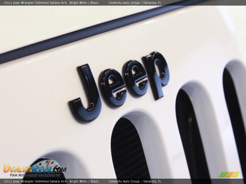2011 Jeep Wrangler Unlimited Sahara 4x4 Bright White / Black Photo #13