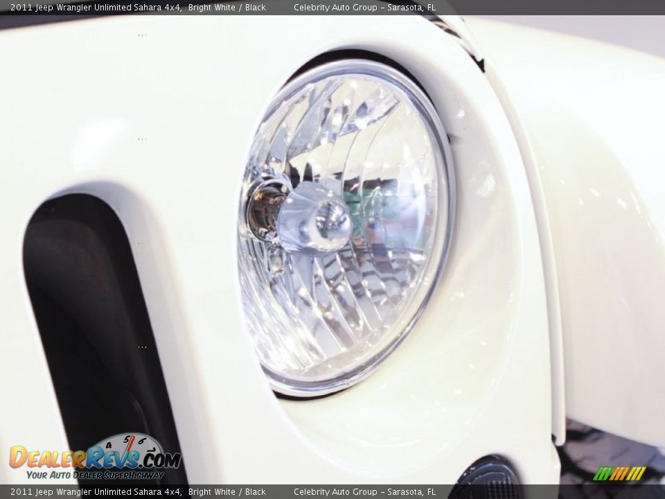 2011 Jeep Wrangler Unlimited Sahara 4x4 Bright White / Black Photo #14