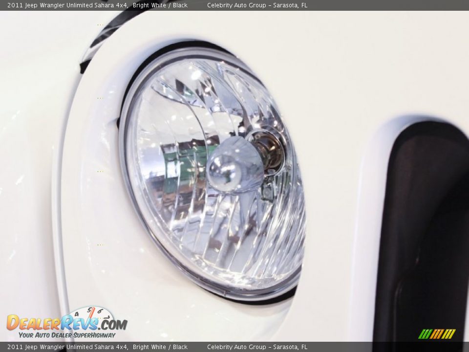 2011 Jeep Wrangler Unlimited Sahara 4x4 Bright White / Black Photo #15