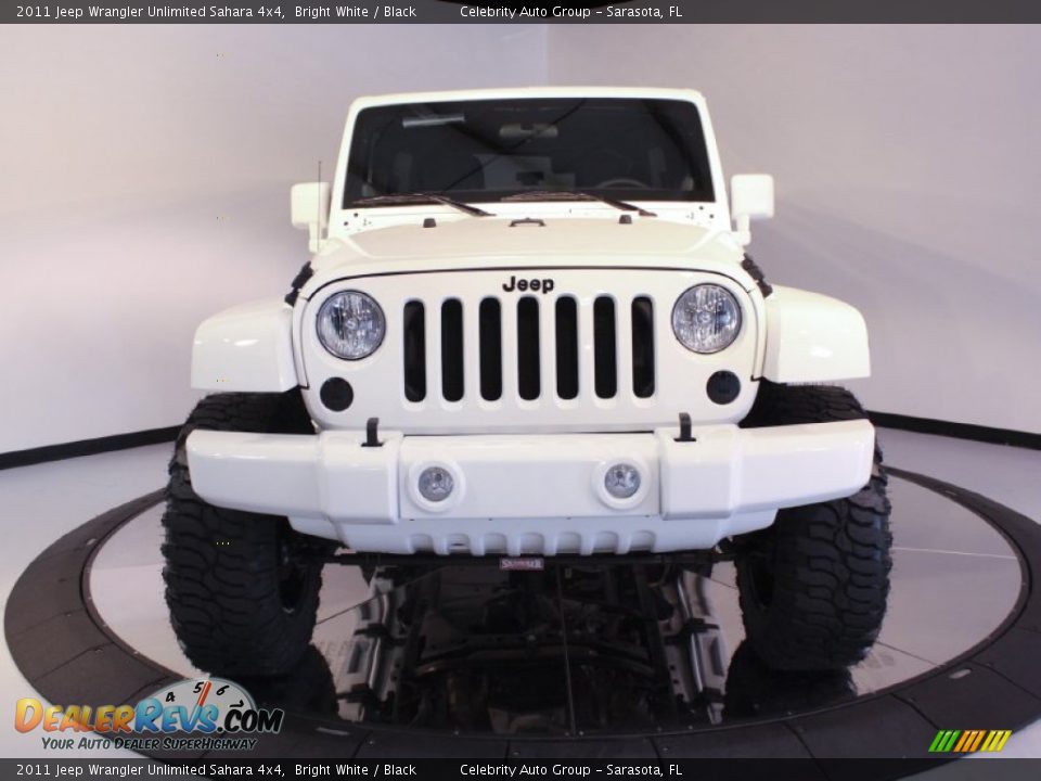 2011 Jeep Wrangler Unlimited Sahara 4x4 Bright White / Black Photo #16