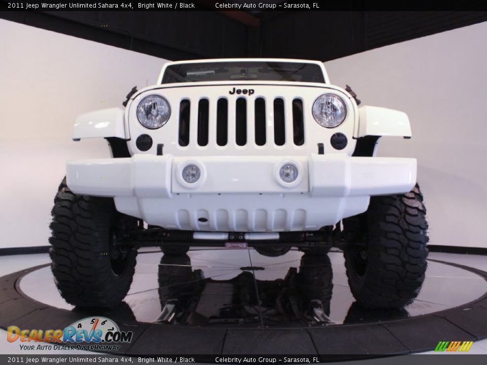 2011 Jeep Wrangler Unlimited Sahara 4x4 Bright White / Black Photo #17