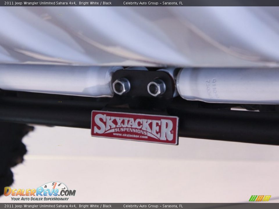 2011 Jeep Wrangler Unlimited Sahara 4x4 Bright White / Black Photo #18