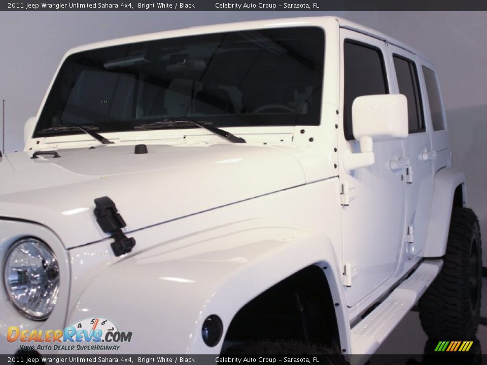 2011 Jeep Wrangler Unlimited Sahara 4x4 Bright White / Black Photo #21