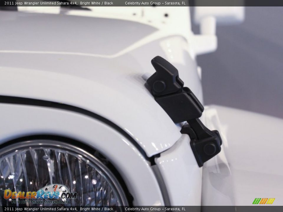 2011 Jeep Wrangler Unlimited Sahara 4x4 Bright White / Black Photo #24