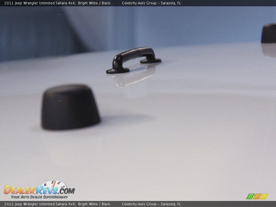 2011 Jeep Wrangler Unlimited Sahara 4x4 Bright White / Black Photo #25