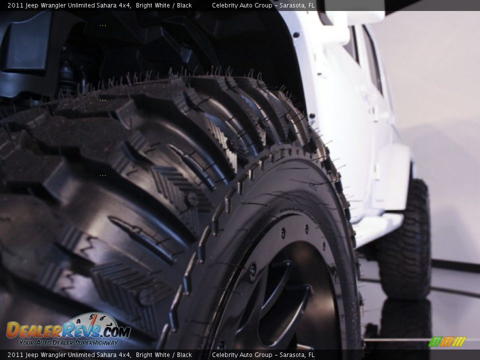 2011 Jeep Wrangler Unlimited Sahara 4x4 Bright White / Black Photo #27
