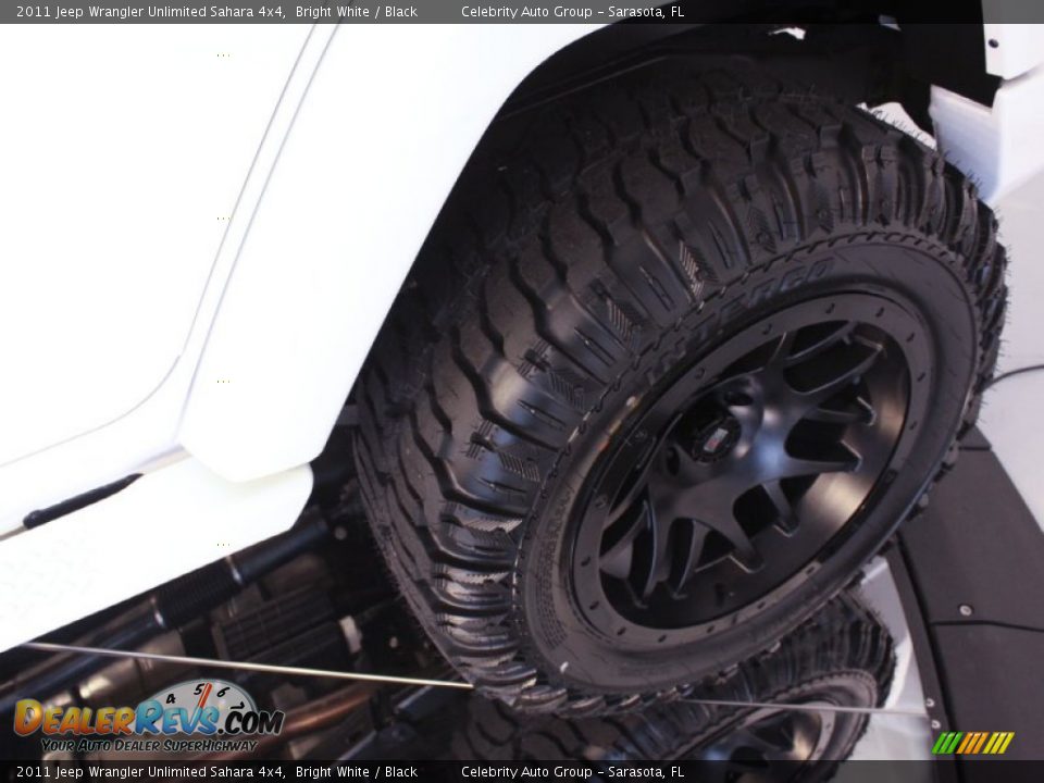 2011 Jeep Wrangler Unlimited Sahara 4x4 Bright White / Black Photo #31