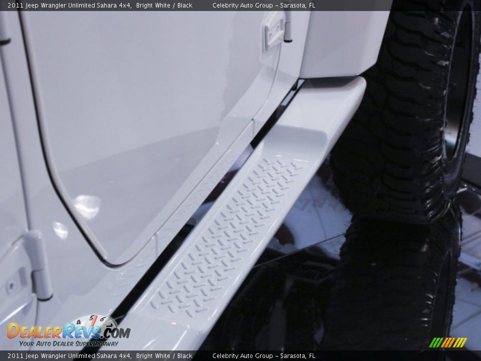 2011 Jeep Wrangler Unlimited Sahara 4x4 Bright White / Black Photo #33