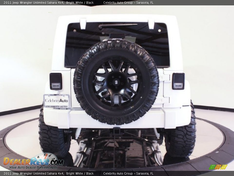 2011 Jeep Wrangler Unlimited Sahara 4x4 Bright White / Black Photo #36