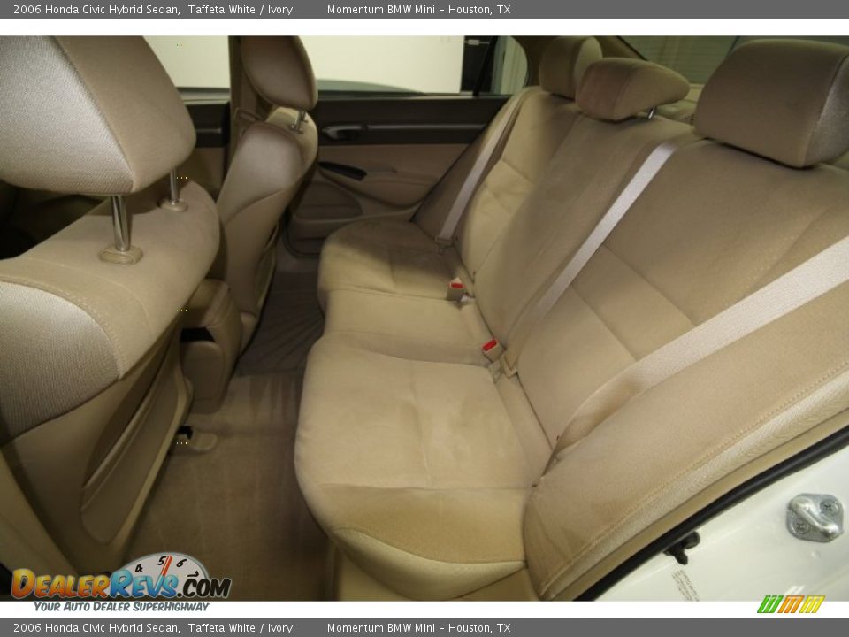 2006 Honda Civic Hybrid Sedan Taffeta White / Ivory Photo #15