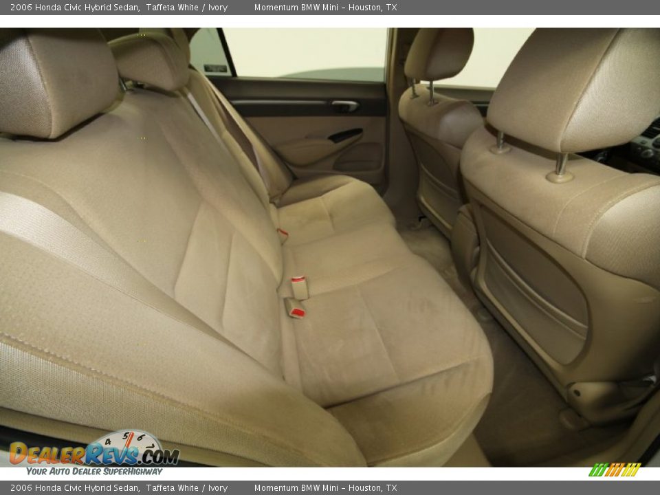 2006 Honda Civic Hybrid Sedan Taffeta White / Ivory Photo #30