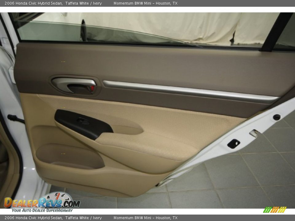 2006 Honda Civic Hybrid Sedan Taffeta White / Ivory Photo #31